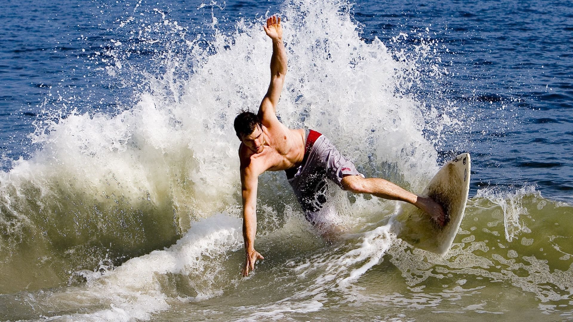 中国男篮客战韩国赢得关键胜利，中国男篮险胜韩国